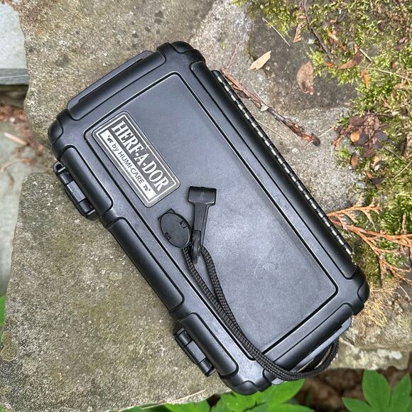 Black Portable Herf-a-dor Humidor Cigar Case and Accessories - Picture 2 of 14